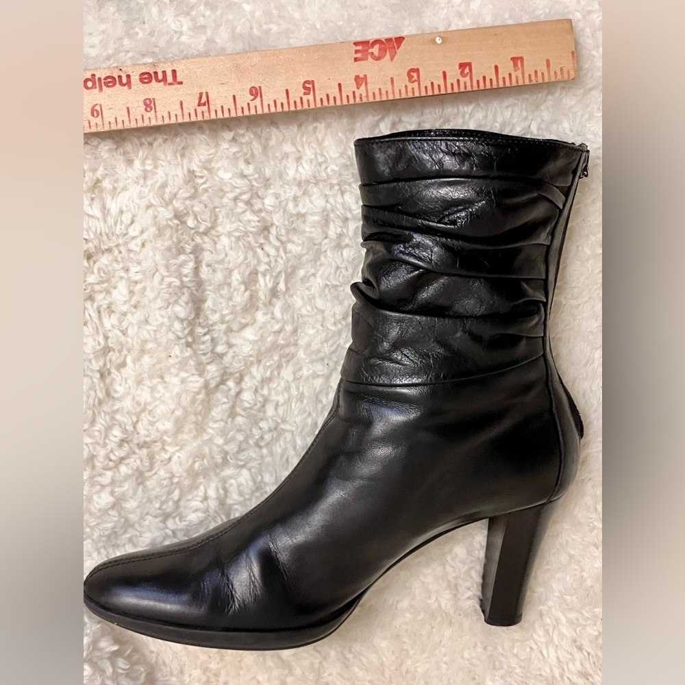 EUC Aquatalia Black Leather Zipper Ankle Block Heel Ruched Boots Size 7.5-8 - Picture 10 of 13